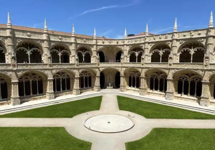 interior del monasterio de los jeronimos