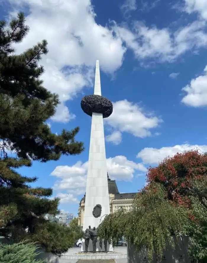 foto central monumento del renacimiento