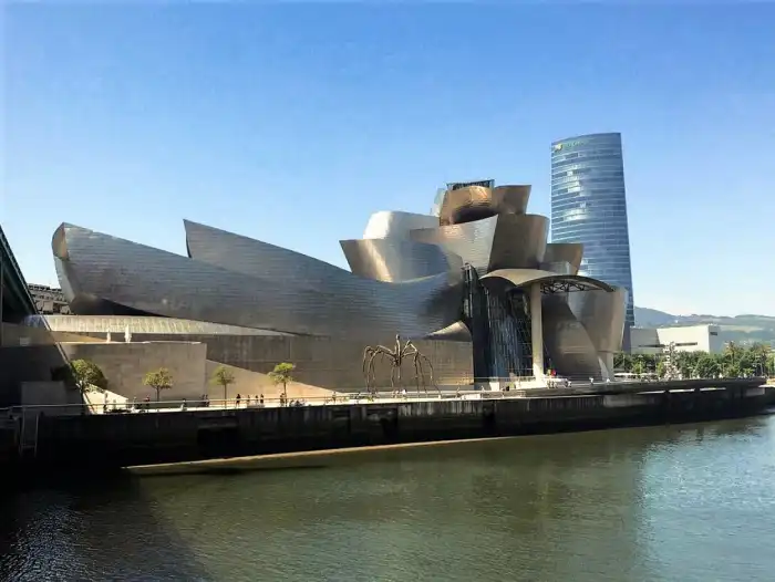 museo guggenheim bilbao exterior