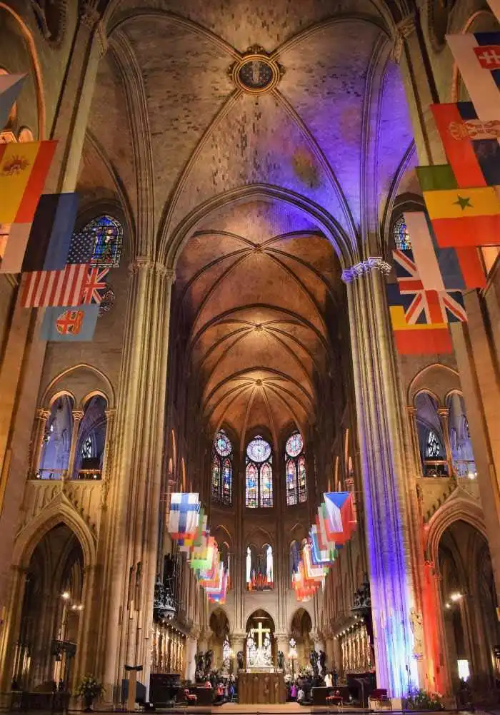 interior catedral notre-dame de paris