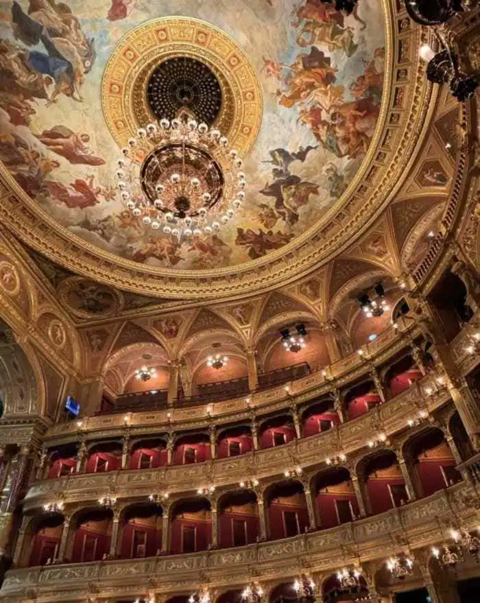 interior opera de budapest