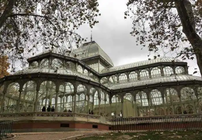 palacio-de-cristal en el parque del retiro de madrid