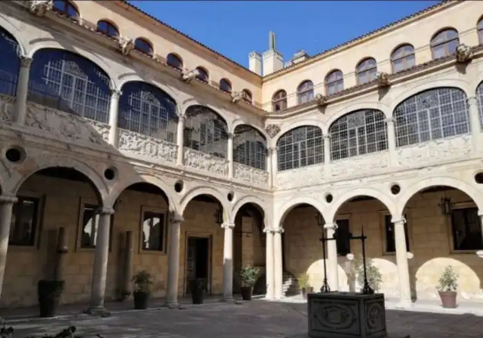 interior palacio de los guzmanes