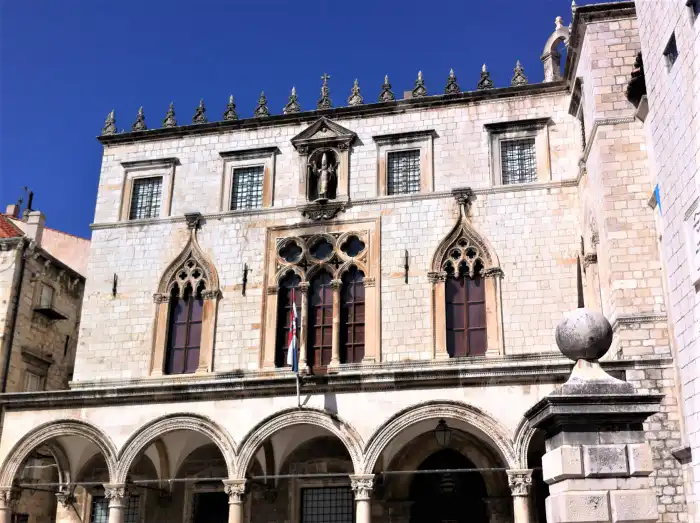 exterior palacio sponza