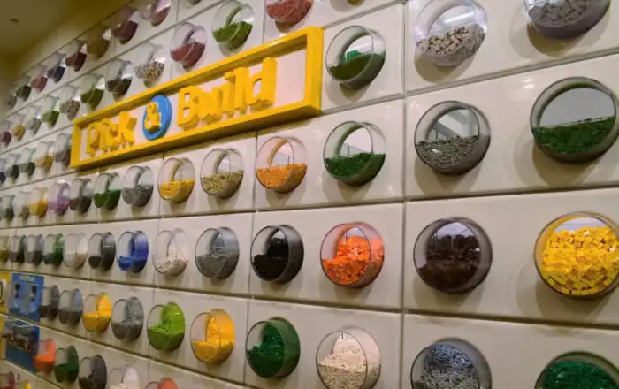 pared con todo tipo de accesorios lego