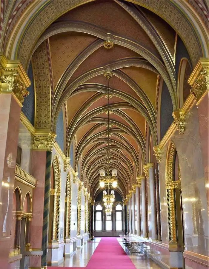 interior parlamento-de-budapest