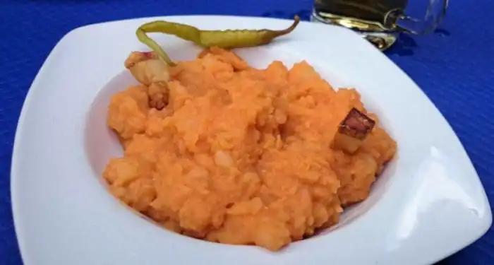 comida tipica patatas meneas