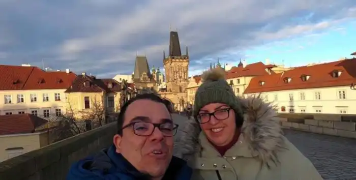 verviajando en el puente de carlos de praga