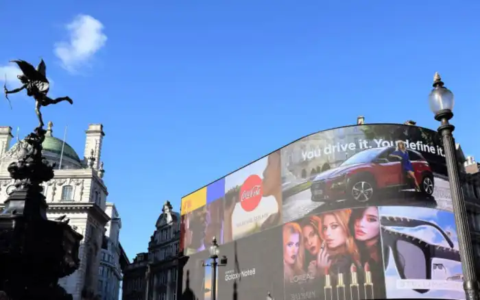 zona piccadilly pantallas publicitarias