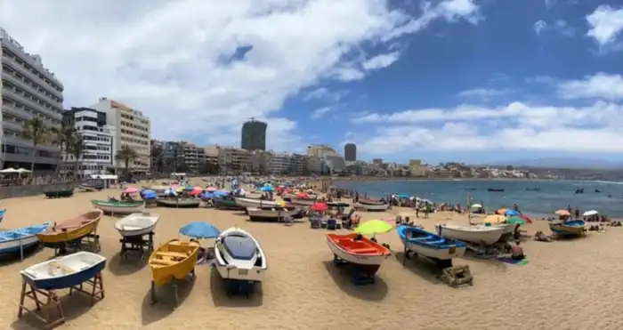 playa de las canteras en las palmas de gran canaria