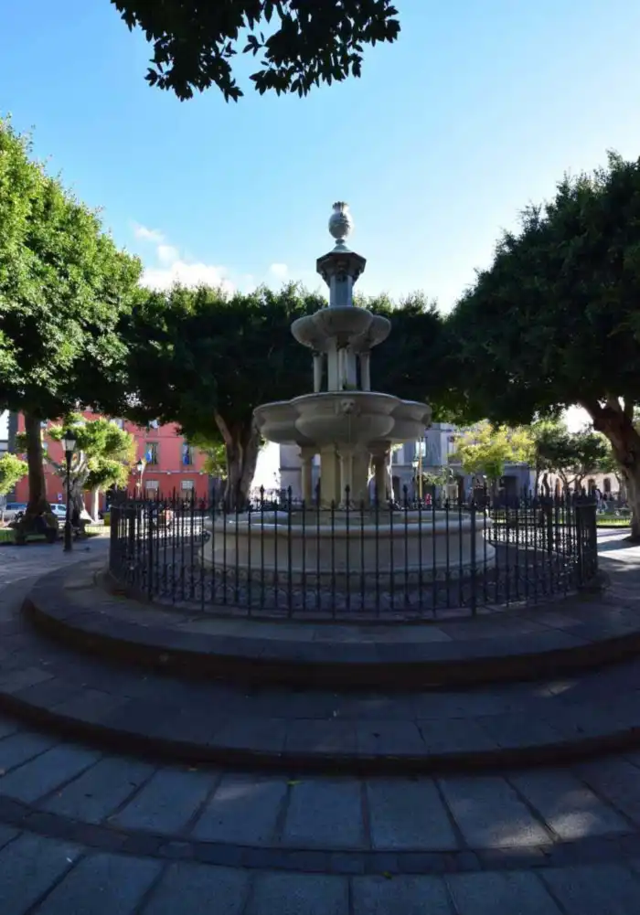 plaza-del-adelantado para ver en la laguna