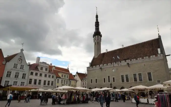plaza-del-ayuntamiento para ver en tallin en dos dias