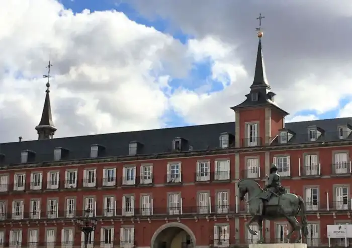 vista lateral plaza-mayor
