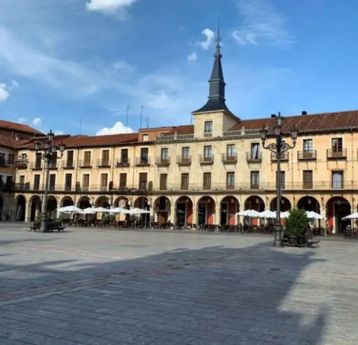 vista general plaza mayor leon
