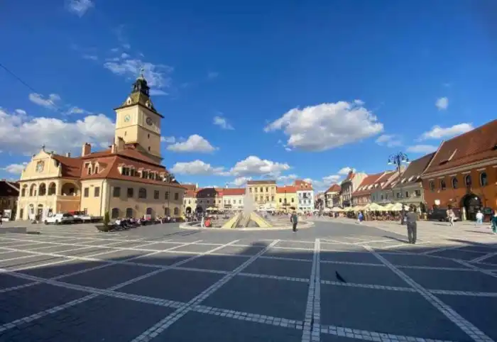 plaza sfatului en brasov