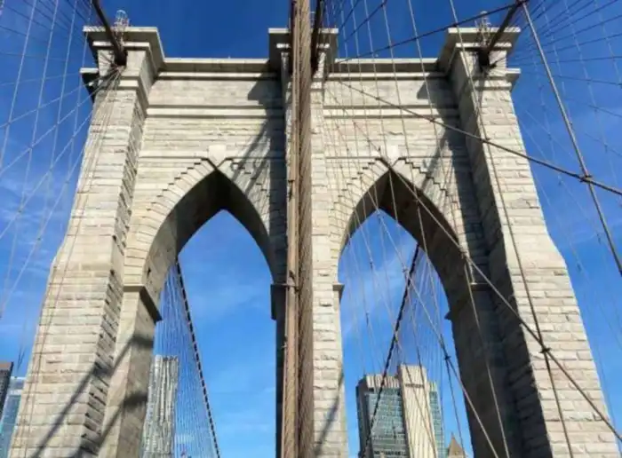 foto frontal del puente de brooklyn