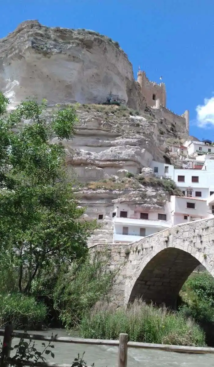puente romano en alcala del jucar