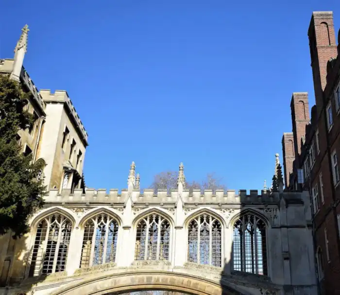imagen frontal del puente de los-suspiros-cambridge