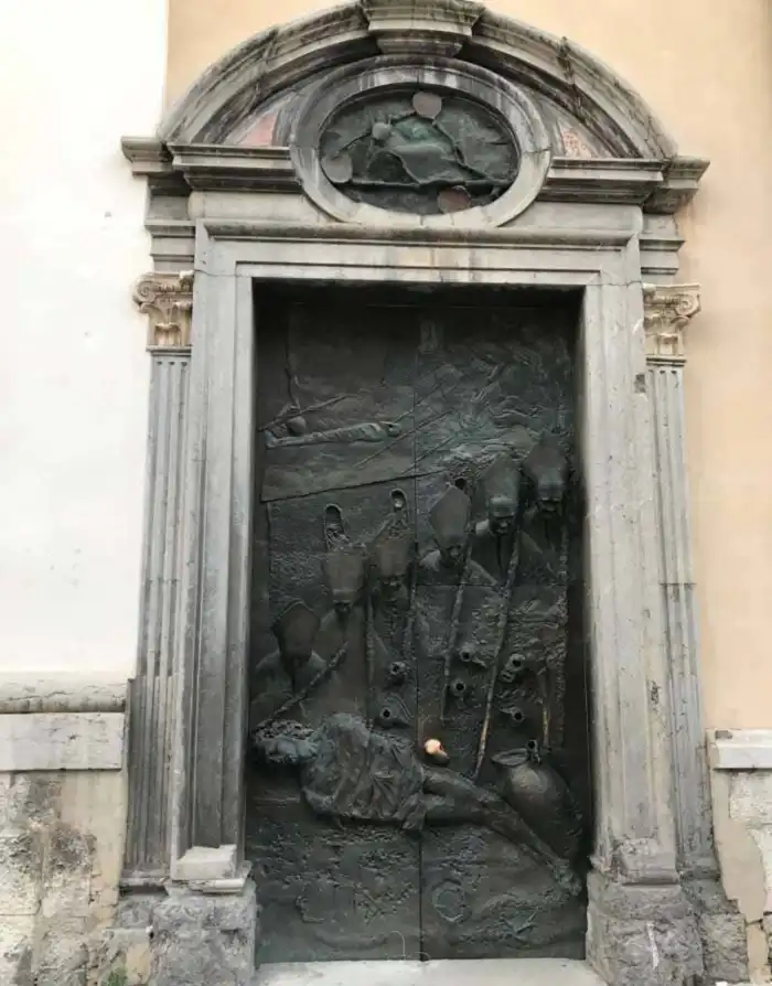 puerta de entrada a la-catedral-san-nicolas