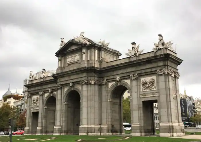 puerta-de-alcala exterior