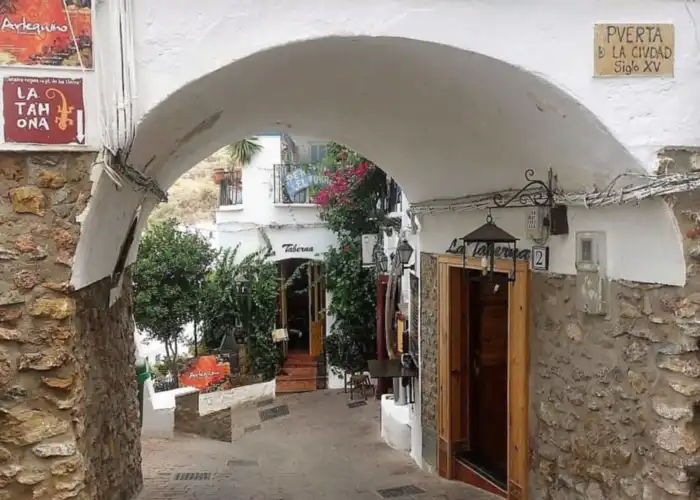 entrada puerta de la ciudad