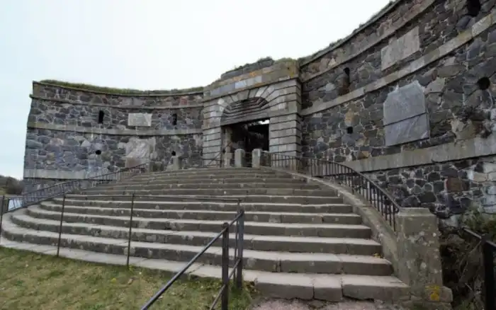 puerta del rey en suomelinna