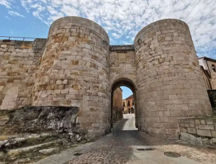 vista frontal puerta dona urraca