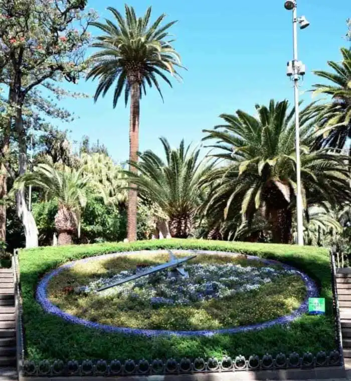 reloj de flores parque garcia sanabria