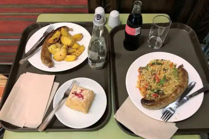 comer en el restaurante lido