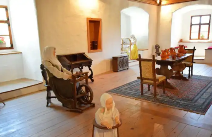 salon interior castillo de predjama