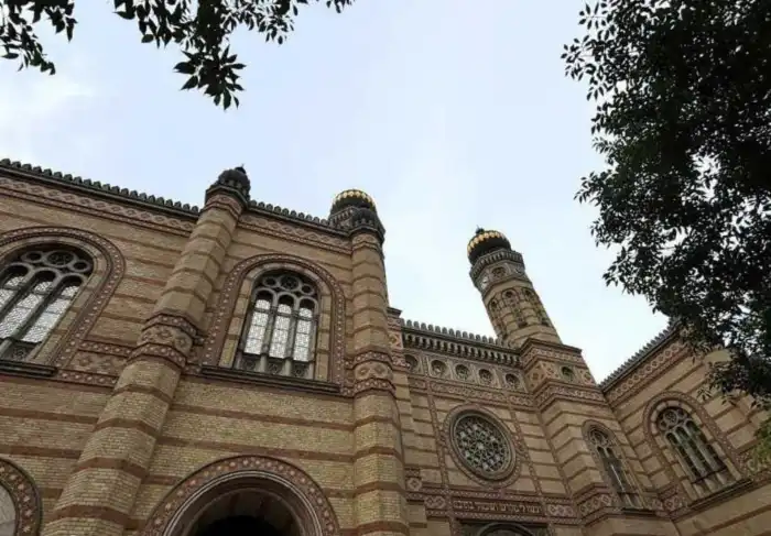 sinagoga dohany desde fuera