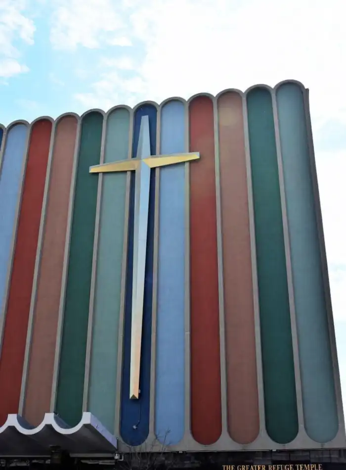 puerta iglesia the-greater-refugee-temple