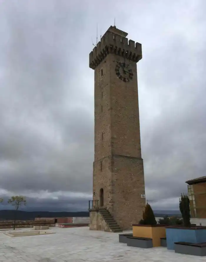 torre y plaza de mangana