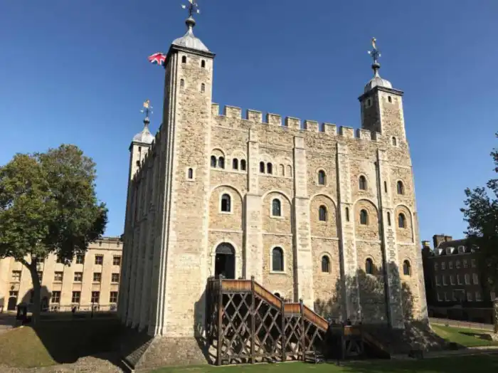 torre de londres para ver en tu viaje de cuatro dias