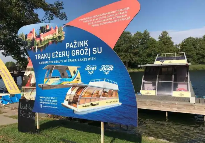 tour en barco por el lago galve en trakai