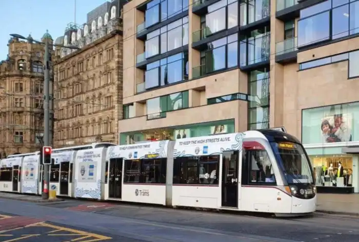 tranvia en la ciudad de edimburgo