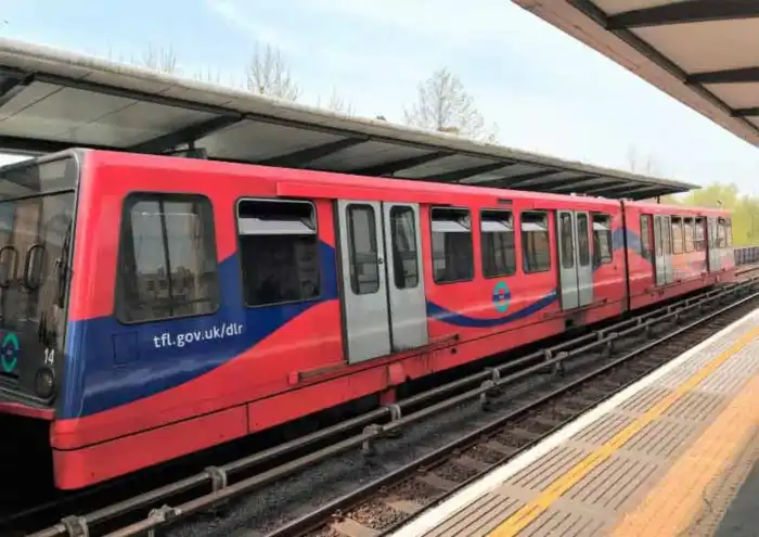 tren-dlr sin conductor