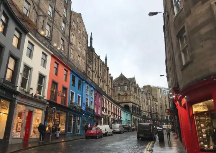 vista frontal victoria street edimburgo