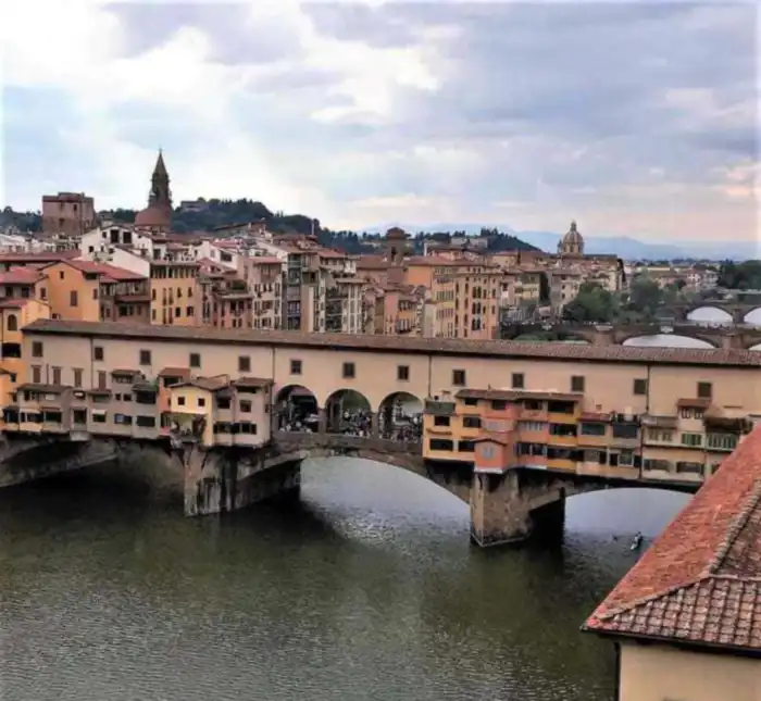 vistas del ponte vecchio en florencia