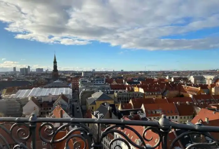 vistas desde arriba de la torre redonda copenhague