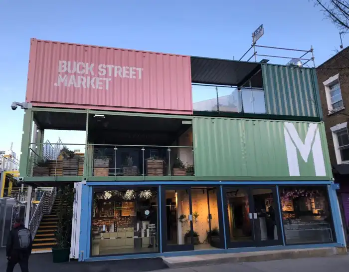 buck street market en contenedores de colores