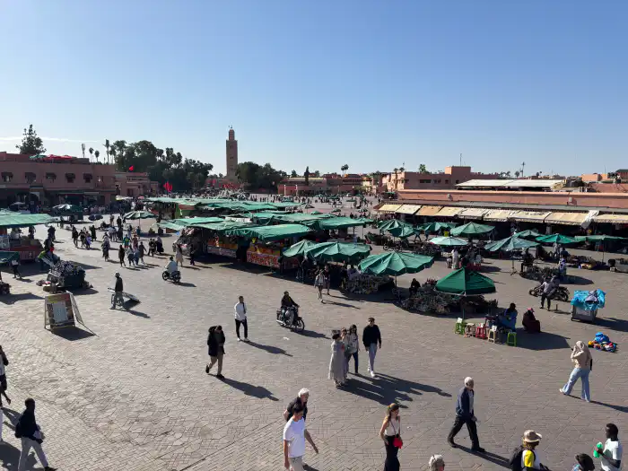 plaza jemaa el fna la plaza mas famosa para ver en marrakech