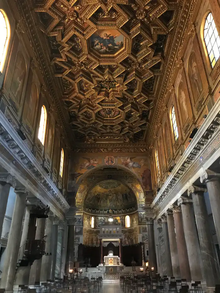 basilica santa maria en trastevere la mas importante del barrio