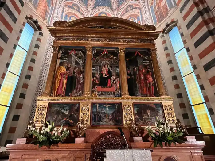 interior de la basilica san zeno maggiore
