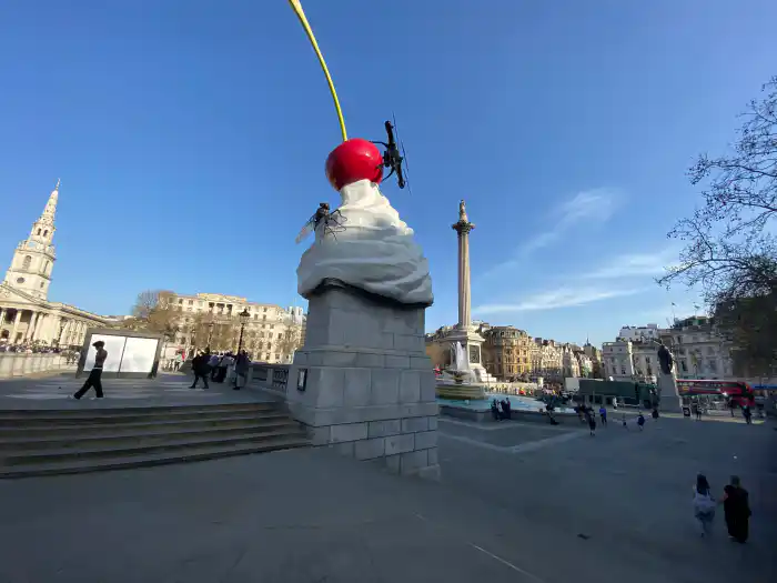 exposicion temporal obra de arte en trafalgar square
