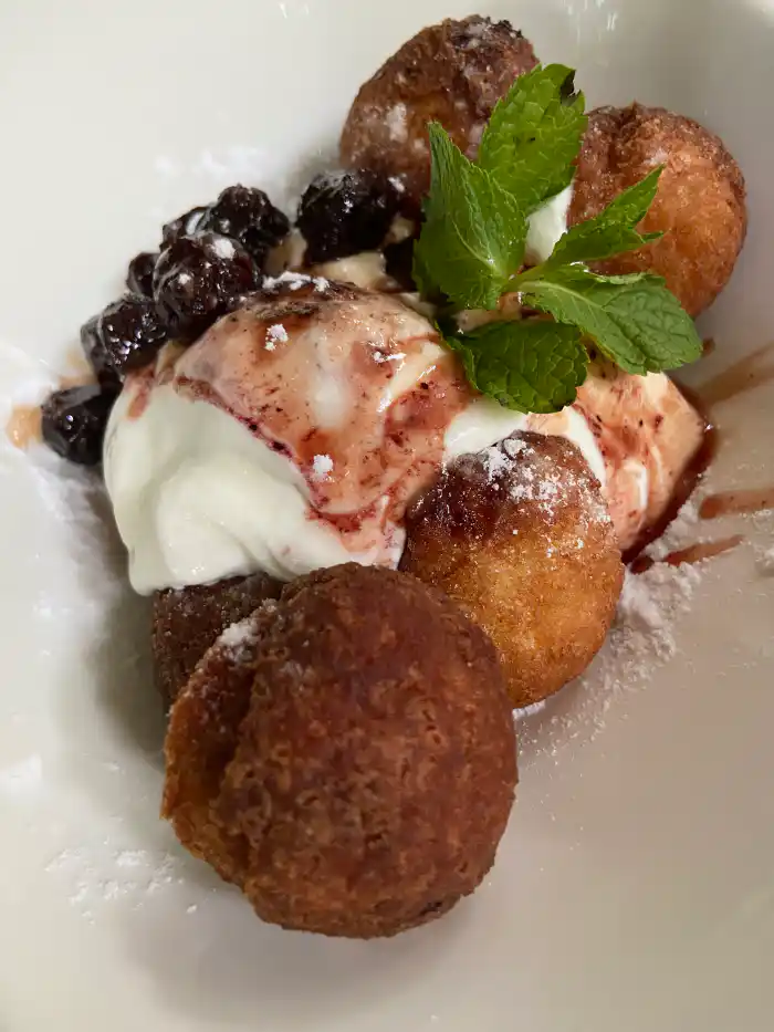 papanasi uno de los postres mas tipicos de bucarest