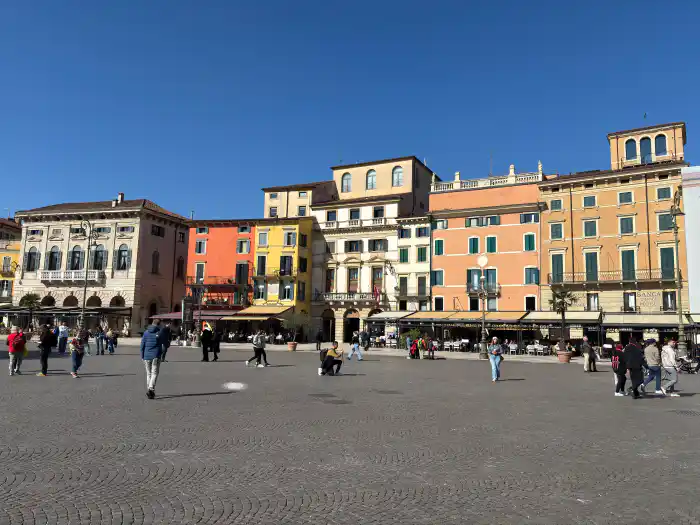 plaza bra otro imprescindible para ver en verona en un dia