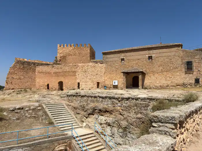 patio de armas del castillo de penarroya