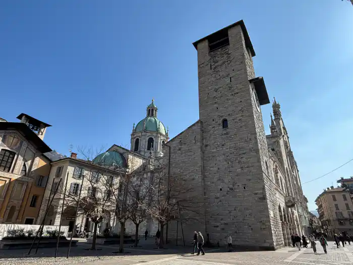 plaza del duomo para ver en la ciudad de como en un dia