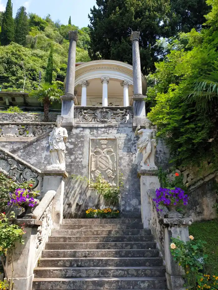 entrada villa monastero